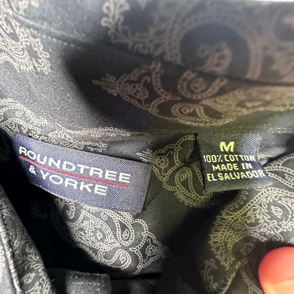 Roundtree and Yorke. Men’s long sleeve button front shirt. Size medium. - Picture 7 of 8